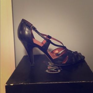 Tahari leather shoes